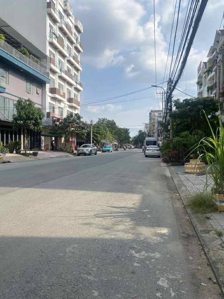 Cần bán nhà phố Phú Thuận, Quận 7, 8x28m nở hậu, kinh doanh, giá chỉ 20 tỷ